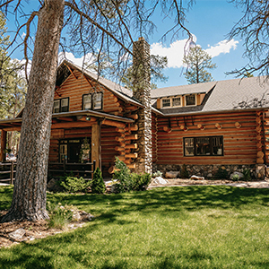 Wide-shot of the front of Blue Bell Lodge